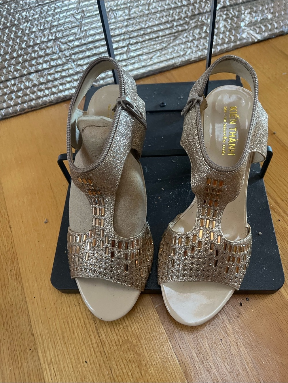 Gold Glitter Slingback Sandals （New)